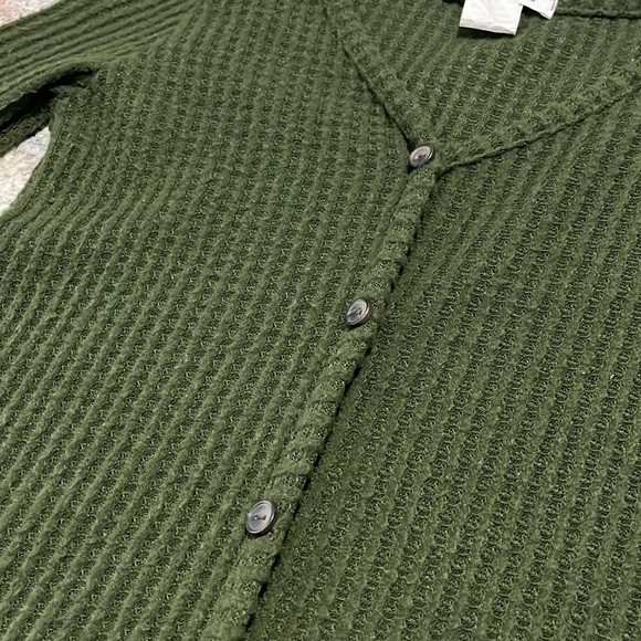 10/$30 Forever 21 Girls Bejewelled Knit Sweater + Bonus Top - Picture 8 of 11